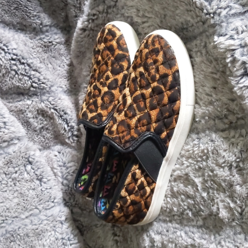 Girls' Steve Madden Slip-on sneakers sz 3​​​​